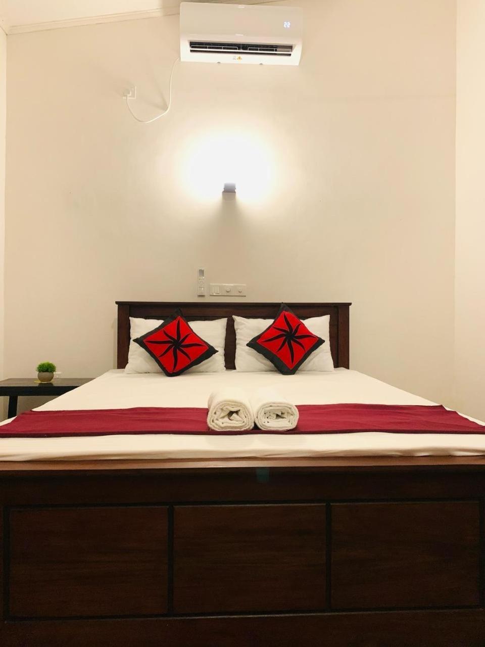 Waves Hotel Hikkaduwa Buitenkant foto